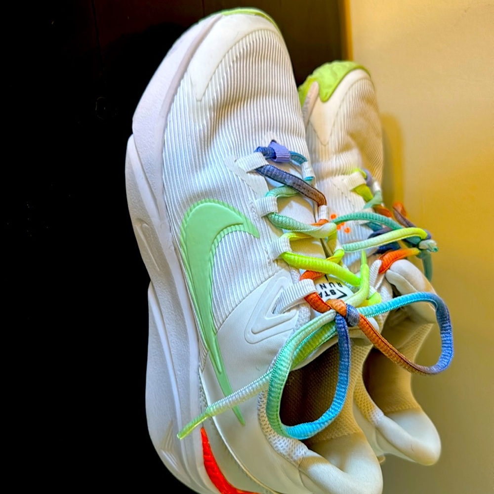 NIKE STAR RUNNER 04 youth size 5